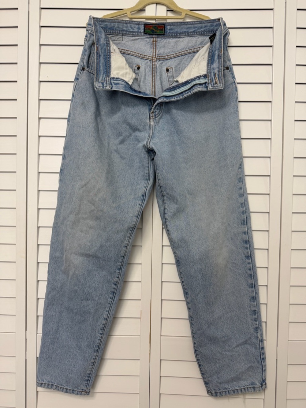 Structure Light Wash Relaxed Men’s Jeans